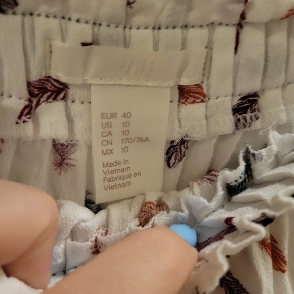 H&M feather patterned skirt - Picture 2 of 4